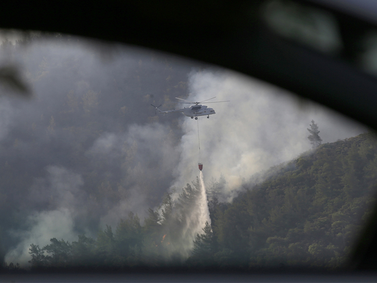 Marmaris'teki Orman Yangınına Müdahale Sürüyor