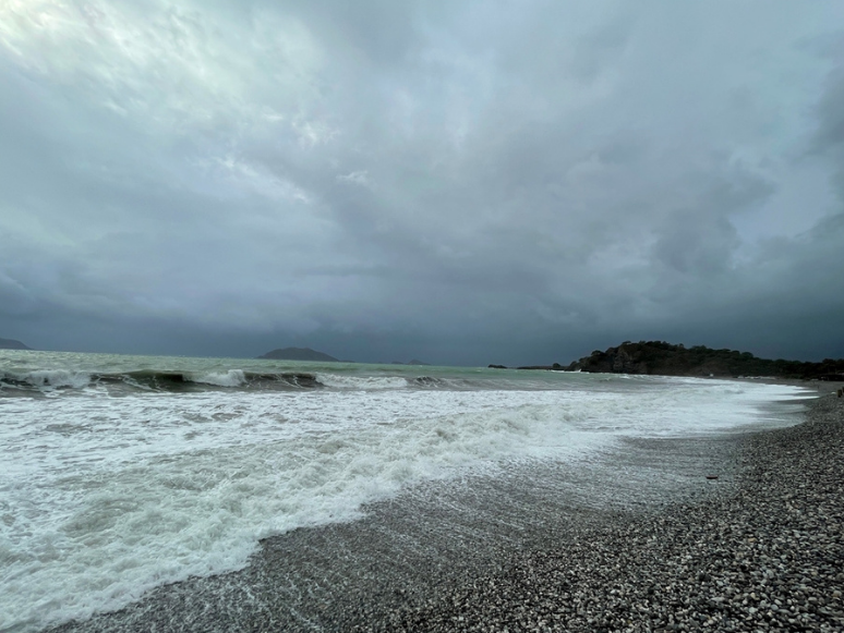 Fethiye'de Fırtına 2 Metreyi Aşan Dalgalar Oluşturdu