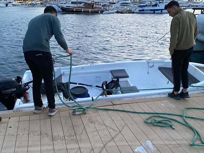Bodrum'da Teknesi Alabora Olan Amatör Balıkçı Aranıyor