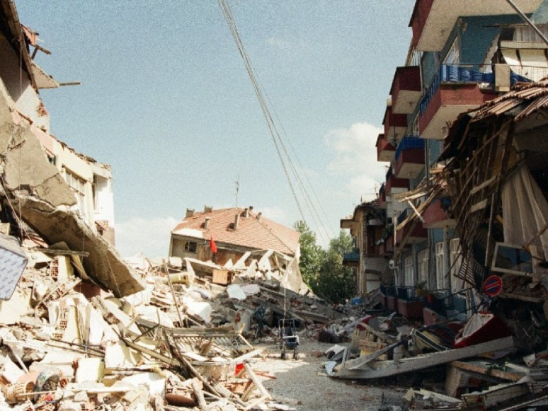 Marmara Depremi: Türkiye Tarihinde Derin Bir Yara
