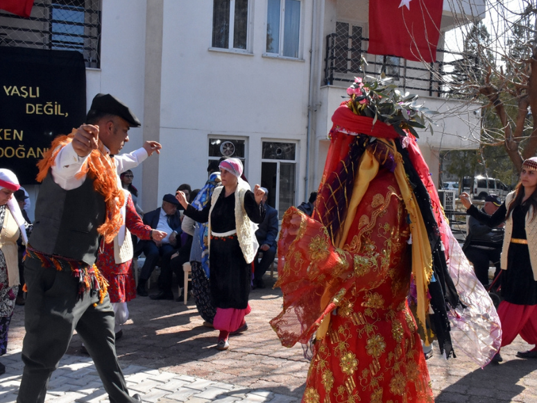 Muğla'da Huzurevi Sakinleri İçin Temsili Yörük Düğünü Yapıldı