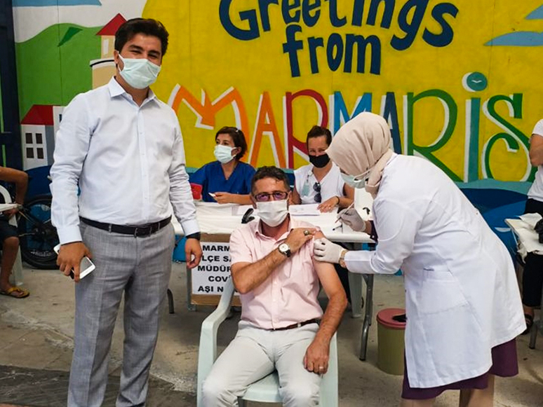 Marmaris Kapalı Çarşı'da Kurulan Mobil Aşı Merkezi Hizmet Vermeye Başladı