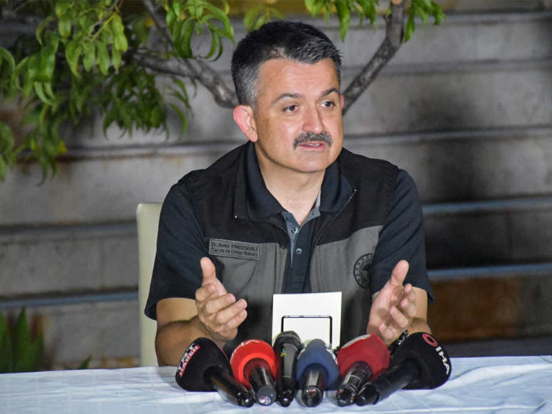 Tarım ve Orman Bakanı Pakdemirli: Muğla'da ve Aydın'da 3 Orman Yangını Devam Ediyor