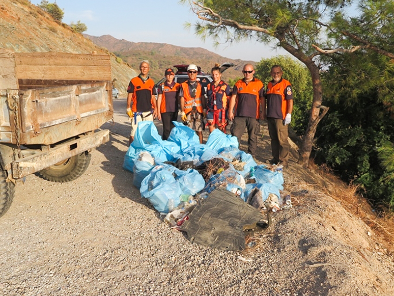 Datça'da Deniz Manzaralı Seyir Tepesi Temizlendi