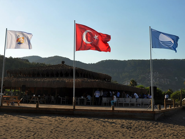 Muğla'da Belediyeye Ait Halk Plajına Mavi Bayrak Verildi