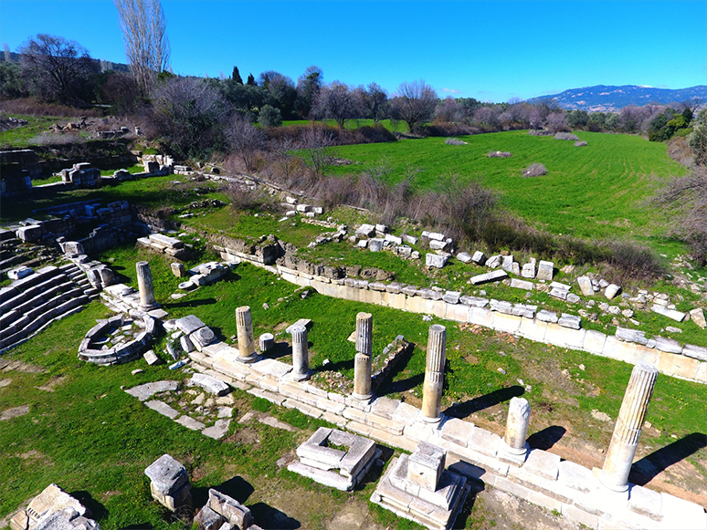 Lagina Hekate Kutsal Alanı'nda 2 Bin 50 Yıllık Sütunlar Yeniden Yükseliyor