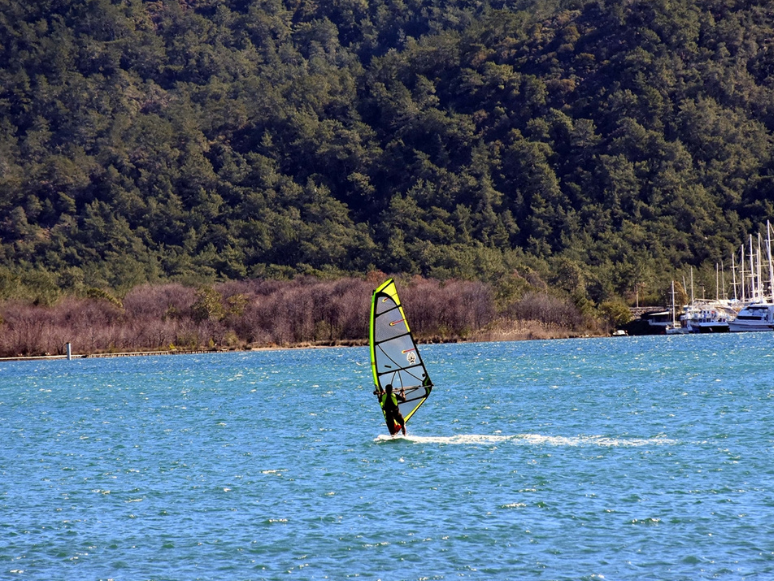 Marmaris'te Adrenalin Tutkunları Karayelde Sörf Yaptı