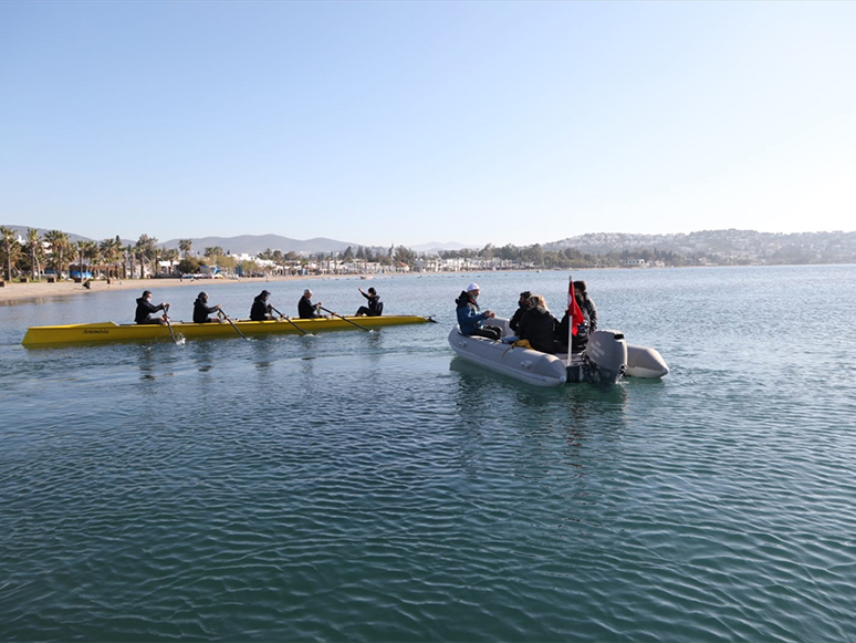 Bodrum'da Kürek Teknesi Denize İndirildi