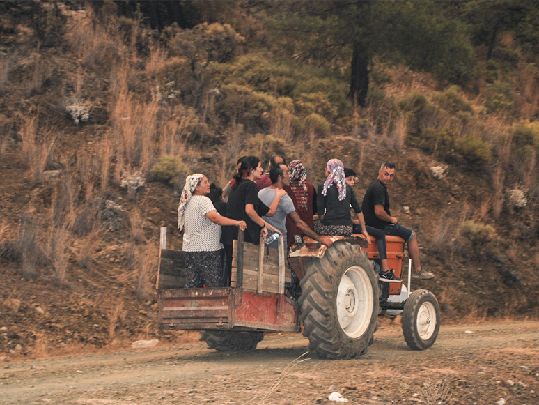 Köyceğiz'de Orman Yangınlarının Tehdit Ettiği Bir Mahalle Daha Boşaltıldı