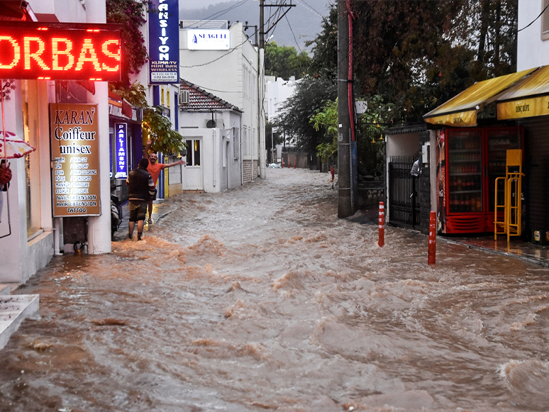 Bodrum'da Sağanak Taşkına Neden Oldu