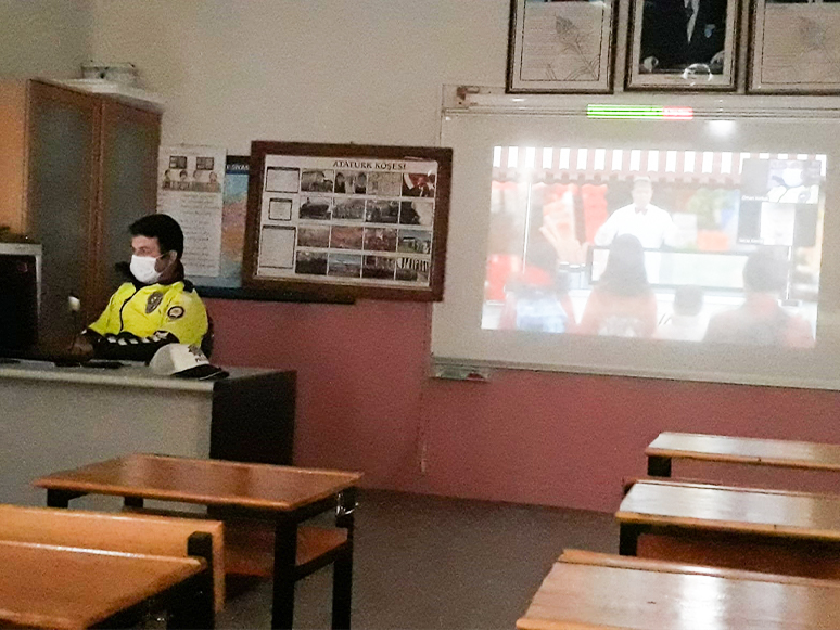Ortaca'da Polisten Öğrencilere Çevrim İçi Trafik Eğitimi