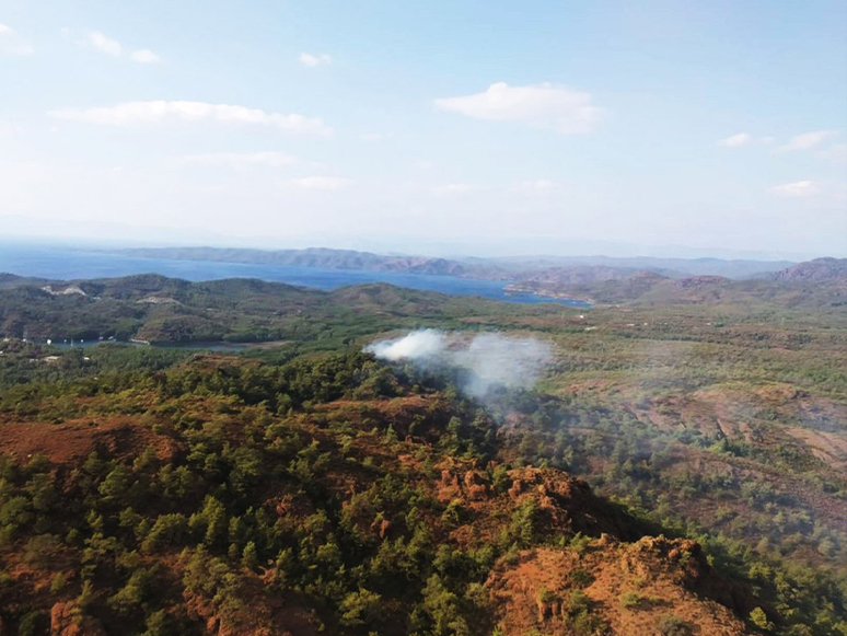 Marmaris'te Çıkan Orman Yangınına Müdahale Ediliyor