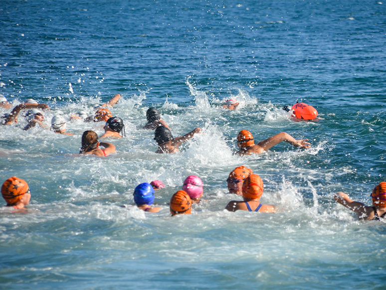 10 Kasım Ata’ya Saygı Yüzme Etkinliği Düzenlendi