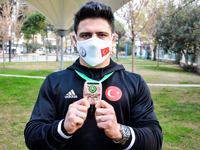  Milli Güreşçi Cengiz Arslan'ın Hedefi Olimpiyat