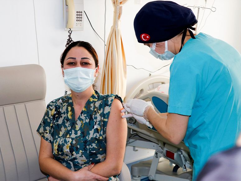Muğla'da Sağlık Çalışanlarına CoronaVac Aşısı Uygulanıyor