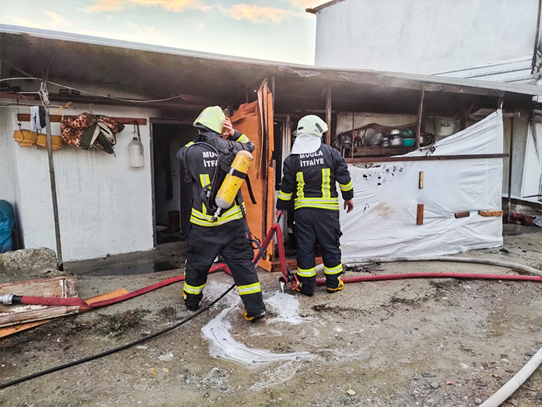 Dalaman'da Tarım İşçilerinin Kaldığı Barakada Yangın 