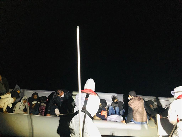 Muğla’da Türk Kara Sularına İtilen 18 Sığınmacı Kurtarıldı