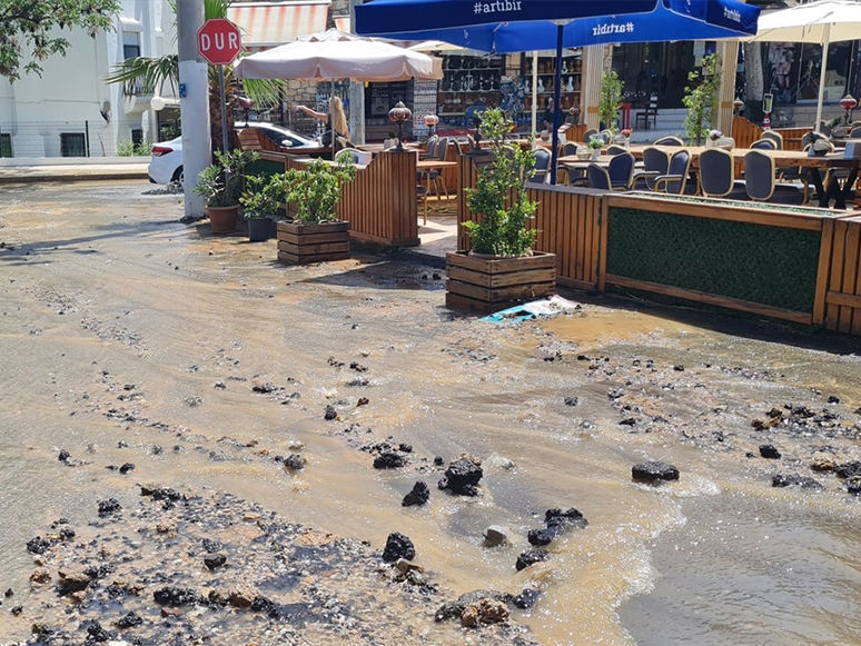 Bodrum'da İçme Suyu İsale Hattı Patladı