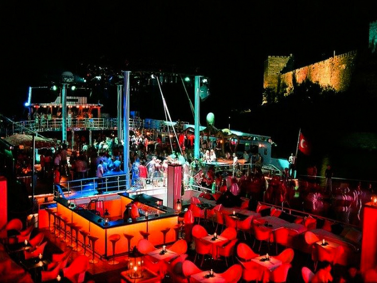 Club Catamaran Bodrum Nerede? Nasıl Gidilir?